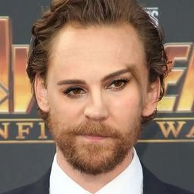 The full photo of Tom Hiddleston