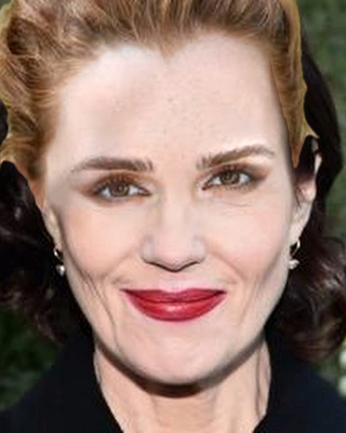 The full photo of Elizabeth McGovern